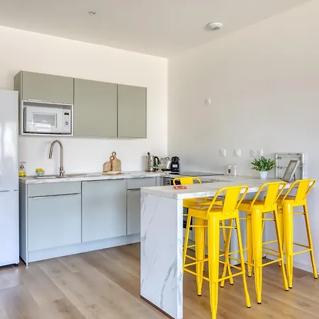 L Apparte Beau 2 Chb Moderne Avec Jardin Prive Parking Proche Centre Lägenhet