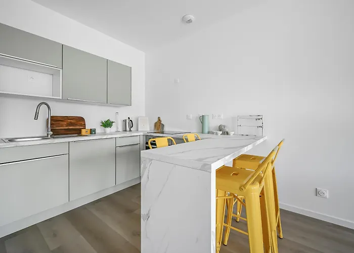 L Apparté Beau 2 Chb Moderne Avec Jardin Privé Parking Proche Centre Appartamento