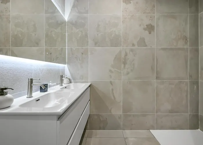 L Apparté Beau 2 Chb Moderne Avec Jardin Privé Parking Proche Centre